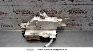 O84013 Gebruikte slotmechaniek portier 4deurs rechts-achter Peugeot 407