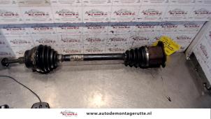 O110961 Gebruikte aandrijfas links-voor Audi A4
