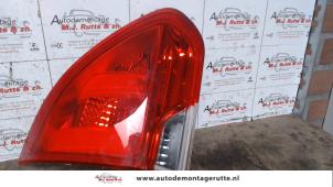 O93635 Gebruikte achterlicht links Peugeot 2008