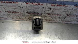 Gebruikte Licht Schakelaar Opel Omega A (16/17/19) 1.8 N,LS,GL,GLS Prijs op aanvraag aangeboden door Autodemontage M.J. Rutte B.V.