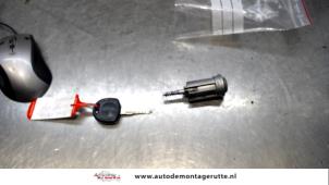 O114061 Gebruikte sleutel+contactslot Opel Agila
