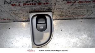 O107599 Gebruikte schakelaar elektrisch raam Lancia Thesis