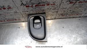 O107600 Gebruikte schakelaar elektrisch raam Lancia Thesis
