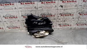 O83773 Gebruikte slotmechaniek portier 4deurs rechts-voor Mitsubishi Lancer
