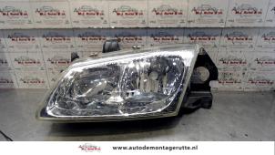 O72439 Gebruikte koplamp links Nissan Almera