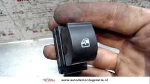 O107404 Gebruikte ruit schakelaar elektrisch Fiat Bravo