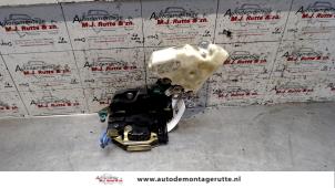 O82693 Gebruikte deurslot mechaniek 2deurs rechts Nissan Almera