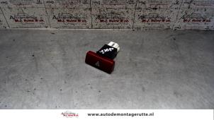 O104536 Gebruikte schakelaar paniekverlichting Mitsubishi Lancer