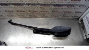 O119266 Gebruikte ruitenwisserarm voor Mercedes E-Klasse