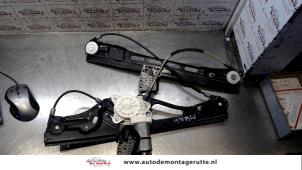 Gebruikte Ruitmechaniek 4Deurs links-voor Mercedes E (W211) 2.2 E-200 CDI 16V Prijs op aanvraag aangeboden door Autodemontage M.J. Rutte B.V.
