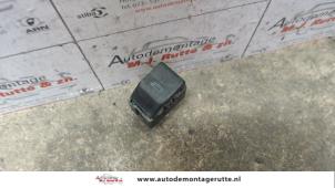 O107331 Gebruikte ruit schakelaar elektrisch Volkswagen Transporter