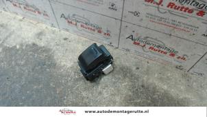 O108299 Gebruikte ruit schakelaar elektrisch Toyota Yaris