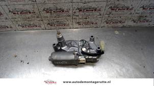 Gebruikte Ruitenwissermotor achter Honda CR-V (RD1/3) 2.0i 16V VTEC Prijs op aanvraag aangeboden door Autodemontage M.J. Rutte B.V.