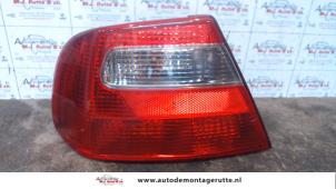 O93888 Gebruikte achterlicht links Mitsubishi Carisma