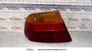 O93890 Gebruikte achterlicht links Mitsubishi Carisma
