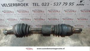O111374 Gebruikte steekas links-voor Daihatsu Gran Move