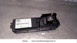 O107601 Gebruikte schakelaar elektrisch raam Lancia Thesis