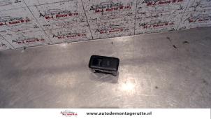 O107332 Gebruikte ruit schakelaar elektrisch Volkswagen Transporter