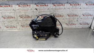 O83209 Gebruikte slotmechaniek portier 4deurs links-voor Daihatsu Sirion