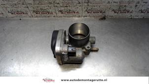 O123236 Gebruikte gasklephuis Renault Scenic