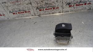 O107938 Gebruikte schakelaar elektrisch raam Renault Scenic