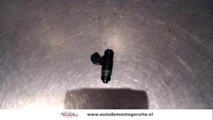 O121662 Gebruikte injector (benzine injectie) Renault Scenic