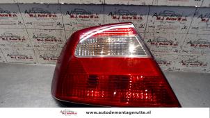 O93893 Gebruikte achterlicht links Mitsubishi Carisma