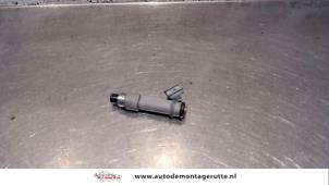 O121622 Gebruikte injector (benzine injectie) Peugeot 107