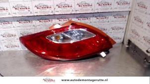 O93236 Gebruikte achterlicht links Mazda 2.