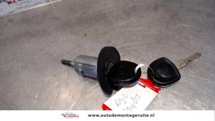 O114053 Gebruikte sleutel+contactslot Opel Agila
