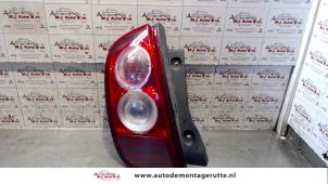 O93345 Gebruikte achterlicht links Nissan Micra