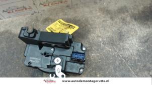 O82455 Gebruikte portierslot mechaniek 2deurs links Nissan Primastar