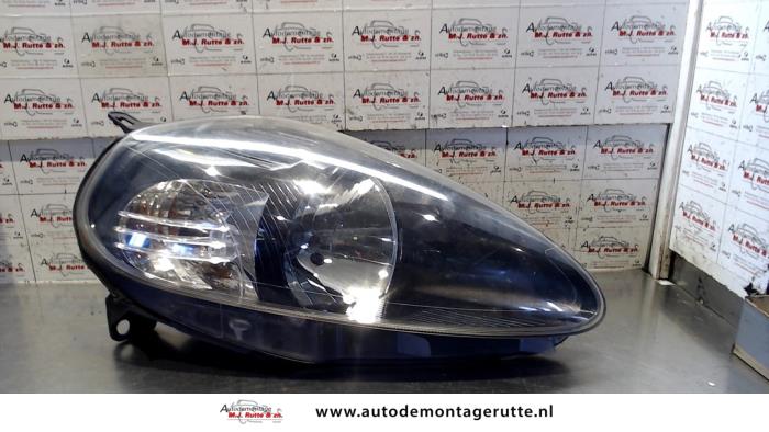 Gebruikte Rechter Koplamp Fiat Punto Grande O73688