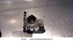 O122526 Gebruikte gasklephuis Opel Agila