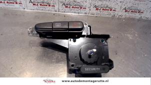 O104639 Gebruikte paniekverlichtings schakelaar Toyota Yaris