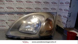 O73147 Gebruikte linker koplamp Toyota Yaris