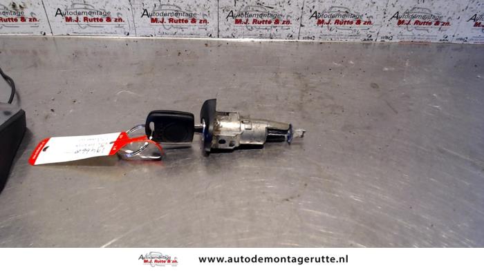 Gebruikte Portierslot Cilinder links Skoda Octavia O81561