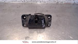 O91790 Gebruikte achterklep slotmechaniek Ssang Yong Rexton