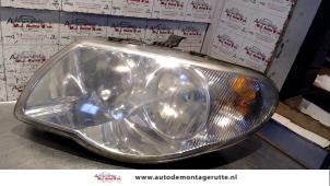 O72353 Gebruikte koplamp links Dodge Ram Van