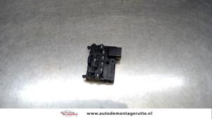 Gebruikte Gier sensor Volkswagen Caddy III (2KA,2KH,2CA,2CH) 2.0 SDI Prijs op aanvraag aangeboden door Autodemontage M.J. Rutte B.V.