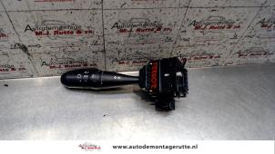 O102073 Gebruikte richtingaanwijzer schakelaar Mitsubishi Colt