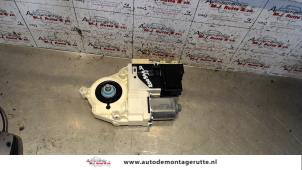 O90199 Gebruikte raammotor portier Citroen C4