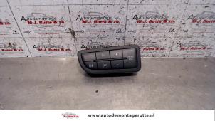 O98529 Gebruikte schakelaar koplamp ihv Fiat Punto Evo