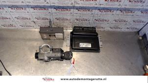 O113765 Gebruikte contactslot + computer Nissan Almera Tino