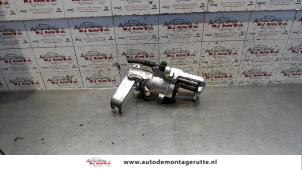 O132081 Gebruikte remklauw (tang) rechts-achter Nissan Almera