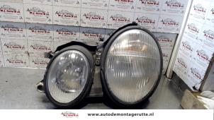 O71878 Gebruikte linker koplamp Mercedes CLK