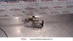 Gebruikte Portierslot Mechaniek 4Deurs links-voor Fiat Ulysse (179) 2.0 16V Prijs op aanvraag aangeboden door Autodemontage M.J. Rutte B.V.