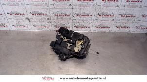 O83218 Gebruikte slotmechaniek portier 4deurs links-voor Seat Toledo