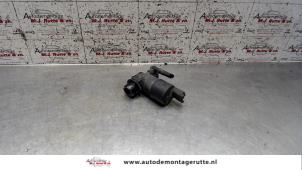 O115443 Gebruikte ruitensproeierpomp voor Citroen C2