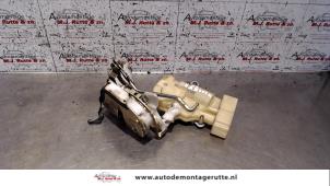 O82791 Gebruikte slotmechaniek portier 2deurs rechts Toyota Yaris